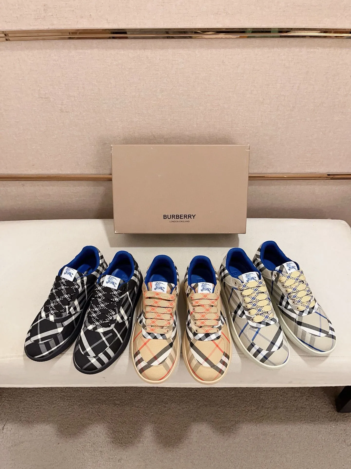 Men's shoes 💰: 560💰🇮🇹🇮🇹The counters are synchronized with Burberry's top purchasing agents🔍🔍Synchronized sales. Positive code number: 38-44. Italian imported cowhide, fully imported sheepskin lining, sole: original sole provided by the original factory, exclusive movable molded sole, super comfortable, original factory follow-up order, 🔍🔍high quality, you can enter and leave the counter at will, welcome to compare (45 yuan for customization, no return or exchange)